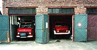 Feuerwehrhaus mit LF 8 und TLF 8 (Bild aus 1981) - zum Vergrößern klicken