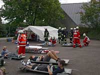 Gemeinsame Großübung in Lindenholzhausen 2005 - zum Vergrößern klicken