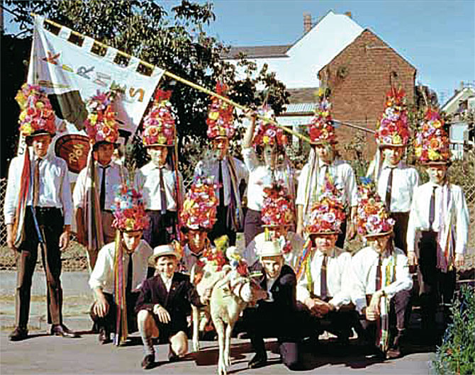 Kirmesburschen 1962 Lindenholzhausen Goldene Kirmesburschen vor 50 Jahren