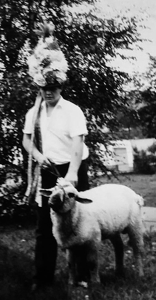 Kirmesburschen 1962 Lindenholzhausen Joachim Lenk mit Hammel vor 50 Jahren