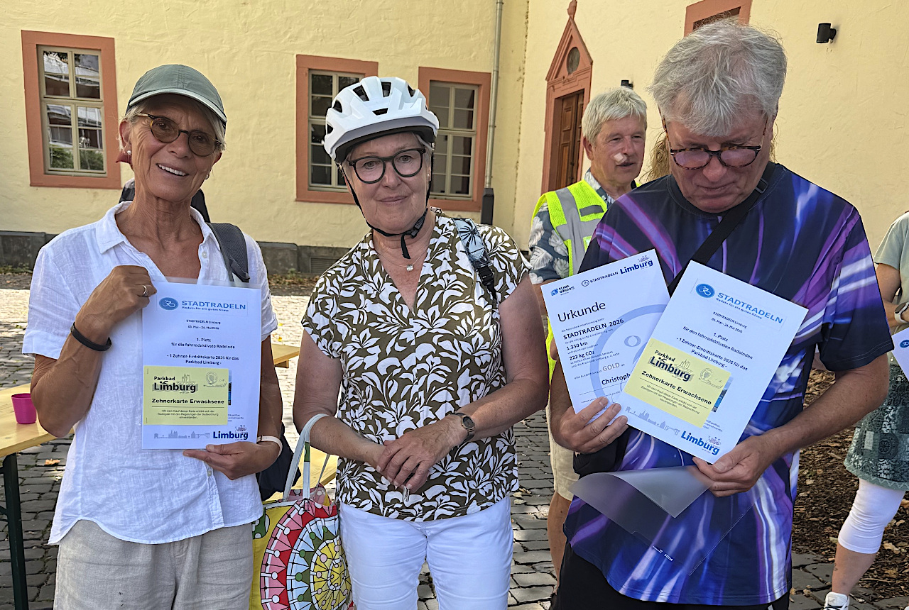 Teilnehmer des Hollesser Teams konnten die Auszeichnungen und Preise entgegennehmen